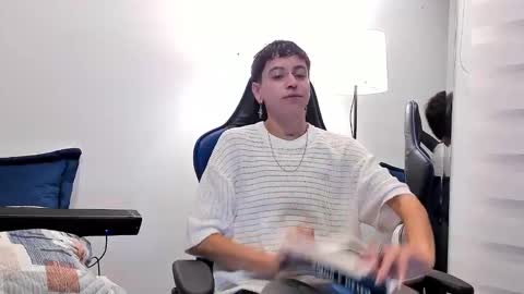 Snapshot of alex_poett chatting on 02/26/25, 06:58 Residente0xxx online show from 02/26/25, 06:58