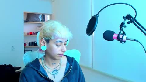 Snapshot of alex_poett chatting on 11/22/25, 10:20 Residente0xxx online show from 11/22/25, 10:20