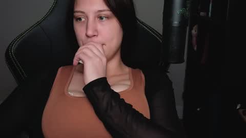 Snapshot of alexa_dream chatting on 12/12/24, 09:04 dont be afraid to click social media link its working just click on that online show from 12/12/24, 09:04