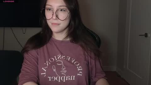 Snapshot of alexa_dream chatting on 12/17/24, 12:45 dont be afraid to click social media link its working just click on that online show from 12/17/24, 12:45