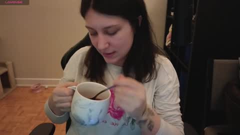 Snapshot of alexa_dream chatting on 01/15/25, 12:41 dont be afraid to click social media link its working just click on that online show from 01/15/25, 12:41
