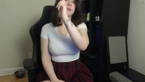 Snapshot of alexa_dream chatting on 01/30/25, 12:50 dont be afraid to click social media link its working just click on that online show from 01/30/25, 12:50