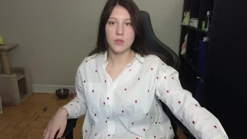 Snapshot of alexa_dream chatting on 02/02/25, 02:27 dont be afraid to click social media link its working just click on that online show from 02/02/25, 02:27