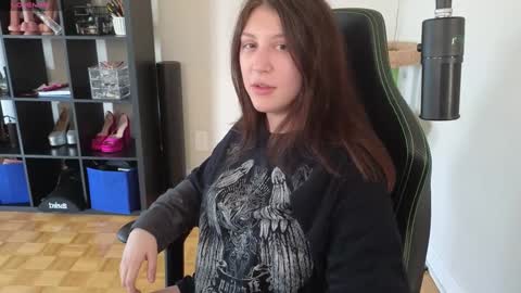 Snapshot of alexa_dream chatting on 09/10/25, 09:26 dont be afraid to click social media link its working just click on that online show from 09/10/25, 09:26