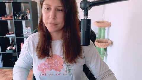 Snapshot of alexa_dream chatting on 09/16/25, 08:43 dont be afraid to click social media link its working just click on that online show from 09/16/25, 08:43