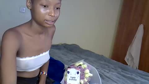 Snapshot of alexa_foxxie chatting on 01/01/25, 01:05 Alexa online show from 01/01/25, 01:05