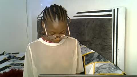 Snapshot of alexa_foxxie chatting on 10/16/25, 06:42 Alexa online show from 10/16/25, 06:42