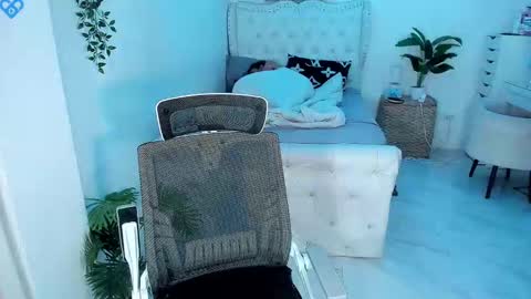 Snapshot of alexa_louise chatting on 12/05/24, 11:38 ALEXA - DONT FORGET TO FOLLOW AND RATE ME THUMBS UP online show from 12/05/24, 11:38