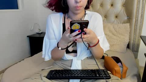 Snapshot of alexafoxy18 chatting on 12/21/24, 04:52 ALEXA online show from 12/21/24, 04:52