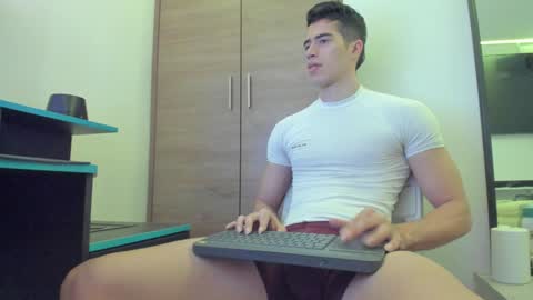 Snapshot of alexander__lips chatting on 01/31/25, 12:50 alexander__lips online show from 01/31/25, 12:50