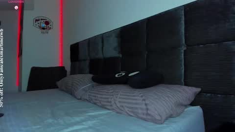 Snapshot of alexander_martines chatting on 11/15/25, 11:43 Onlyfansalexmartinezwb Instagram alexwbmartinez Twitter martinezcb937 online show from 11/15/25, 11:43