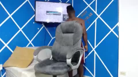 Snapshot of alexander_megan chatting on 10/31/25, 10:27 alexander online show from 10/31/25, 10:27