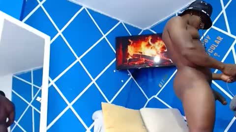 Snapshot of alexander_megan chatting on 11/13/25, 01:43 alexander online show from 11/13/25, 01:43