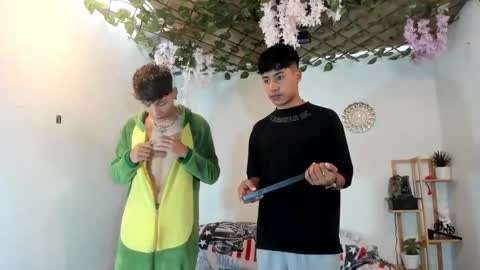 chicos hot online show from 10/26/25, 02:12