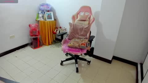 Alexandra Independent model online show from 10/07/25, 05:32