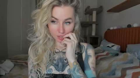 Snapshot of alexarush chatting on 10/23/25, 06:06 alexarush online show from 10/23/25, 06:06