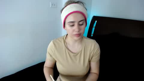 Snapshot of alexawarren_ chatting on 12/29/24, 08:15 alexawarren_ online show from 12/29/24, 08:15