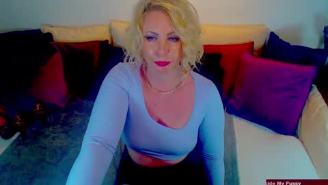 Alexine McQueen online show from 01/21/25, 11:13