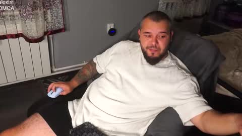 Snapshot of alexirr chatting on 10/25/25, 08:25 Alex online show from 10/25/25, 08:25