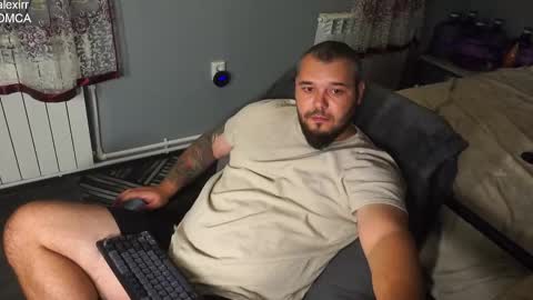 Snapshot of alexirr chatting on 10/28/25, 09:17 Alex online show from 10/28/25, 09:17