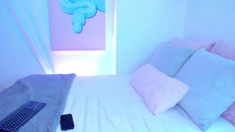 Alexiis 3 online show from 11/12/25, 11:21