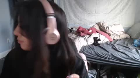 alexislove8 online show from 10/28/25, 07:27