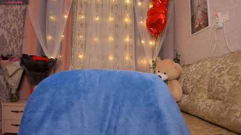 Snapshot of alexissadele chatting on 12/29/24, 01:13 Amely online show from 12/29/24, 01:13