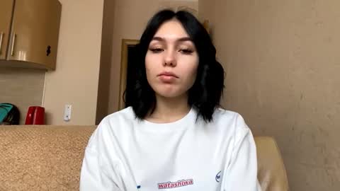 Snapshot of alexisschiess chatting on 11/04/25, 09:08 Karolina online show from 11/04/25, 09:08