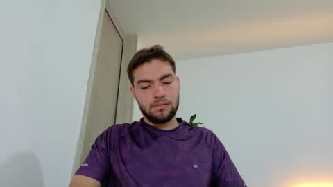 Snapshot of alextwunkk chatting on 09/10/25, 12:43 Alex online show from 09/10/25, 12:43