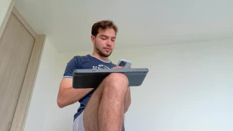 Snapshot of alextwunkk chatting on 11/21/25, 09:02 Alex online show from 11/21/25, 09:02