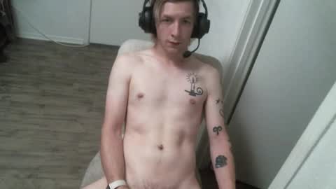 Snapshot of alexxxmic chatting on 10/15/25, 02:17 Alexxxmic online show from 10/15/25, 02:17