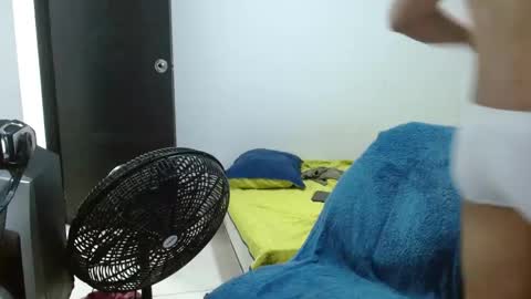 Snapshot of alfred_cantillo chatting on 10/23/25, 06:45 alfred_cantillo online show from 10/23/25, 06:45