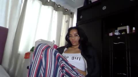 Snapshot of alia054 chatting on 12/02/24, 03:36 Alia online show from 12/02/24, 03:36