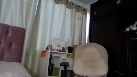 Snapshot of alia054 chatting on 12/04/24, 12:25 Alia online show from 12/04/24, 12:25