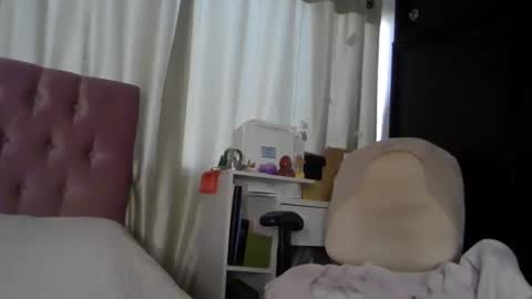 Snapshot of alia054 chatting on 12/05/24, 12:44 Alia online show from 12/05/24, 12:44