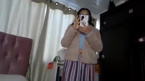 Snapshot of alia054 chatting on 12/05/24, 03:50 Alia online show from 12/05/24, 03:50