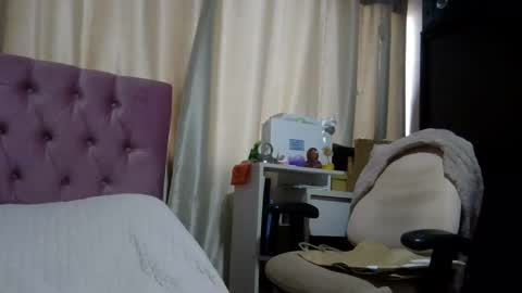 Snapshot of alia054 chatting on 12/09/24, 01:02 Alia online show from 12/09/24, 01:02