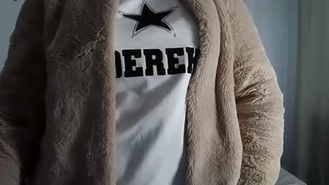 Snapshot of alia054 chatting on 01/13/25, 03:58 Alia online show from 01/13/25, 03:58