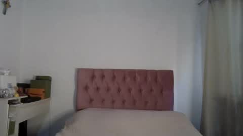 Snapshot of alia054 chatting on 01/17/25, 12:52 Alia online show from 01/17/25, 12:52