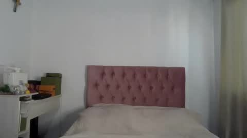 Snapshot of alia054 chatting on 01/23/25, 01:13 Alia online show from 01/23/25, 01:13