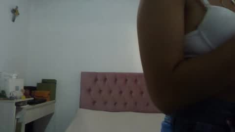 Snapshot of alia054 chatting on 01/25/25, 12:47 Alia online show from 01/25/25, 12:47