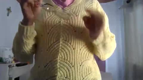 Snapshot of alia054 chatting on 01/25/25, 04:03 Alia online show from 01/25/25, 04:03