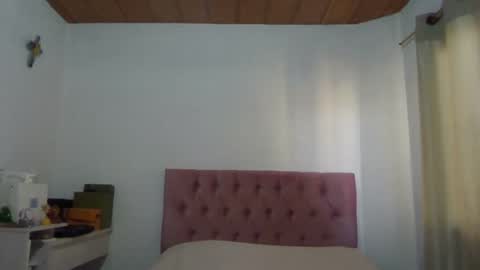 Snapshot of alia054 chatting on 02/04/25, 12:44 Alia online show from 02/04/25, 12:44