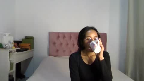 Snapshot of alia054 chatting on 02/07/25, 03:41 Alia online show from 02/07/25, 03:41