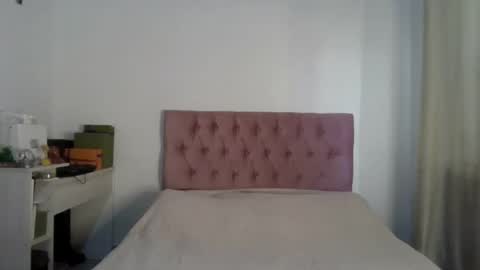 Snapshot of alia054 chatting on 02/11/25, 12:37 Alia online show from 02/11/25, 12:37