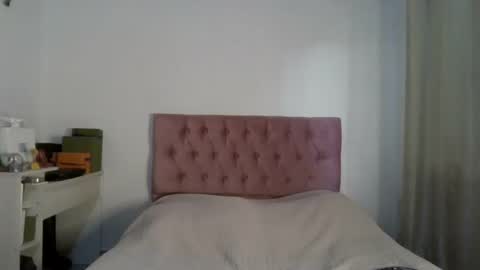 Snapshot of alia054 chatting on 02/13/25, 05:11 Alia online show from 02/13/25, 05:11