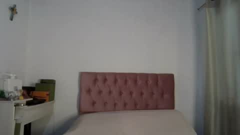 Snapshot of alia054 chatting on 02/14/25, 12:47 Alia online show from 02/14/25, 12:47