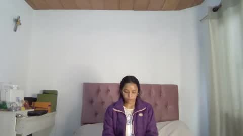 Snapshot of alia054 chatting on 02/14/25, 03:47 Alia online show from 02/14/25, 03:47