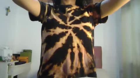 Snapshot of alia054 chatting on 02/17/25, 12:48 Alia online show from 02/17/25, 12:48