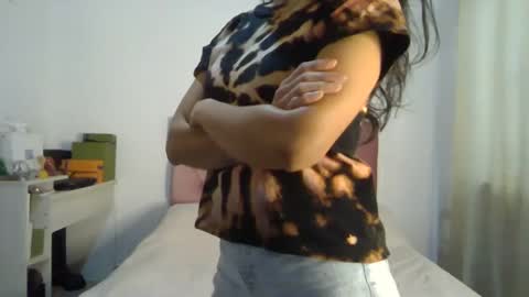 Snapshot of alia054 chatting on 02/17/25, 03:53 Alia online show from 02/17/25, 03:53